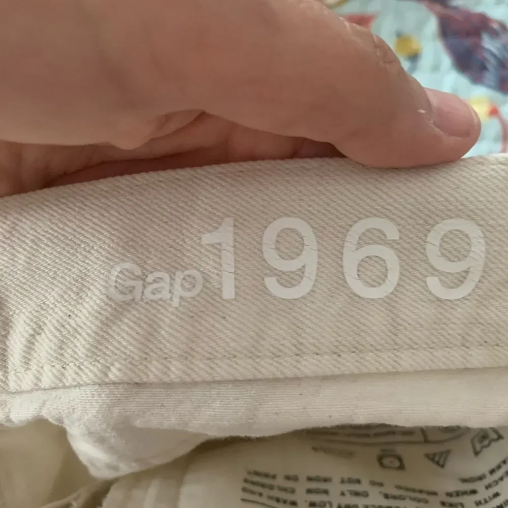 Gap Cream denim skirt size 26
